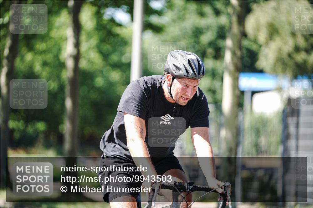 09.08.2026 - GEWOBA Citytriathlon Bremen Michael Burmester http://msf.ph/oto/9943503 09.08.2026 14:47:45 Radfahren 104, 387, 491, 492 meine-sportfotos.de