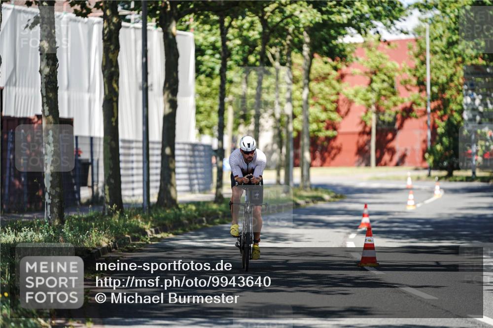 09.08.2026 - GEWOBA Citytriathlon Bremen Michael Burmester http://msf.ph/oto/9943640 09.08.2026 10:22:19 Radfahren 387 meine-sportfotos.de