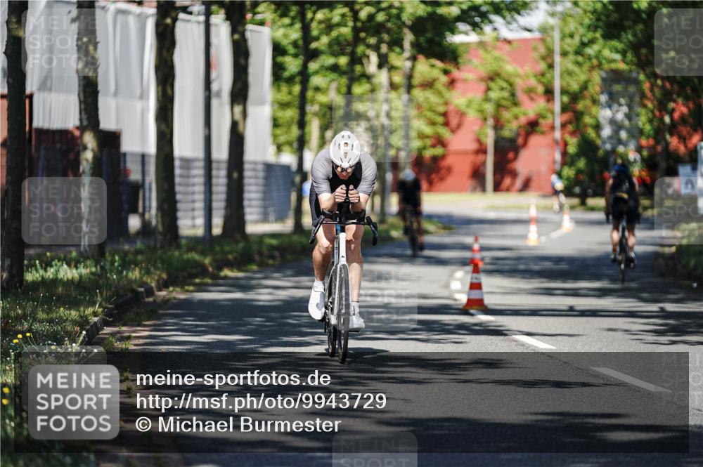 09.08.2026 - GEWOBA Citytriathlon Bremen Michael Burmester http://msf.ph/oto/9943729 09.08.2026 10:26:21 Radfahren 293, 318, 378, 398, 402 meine-sportfotos.de
