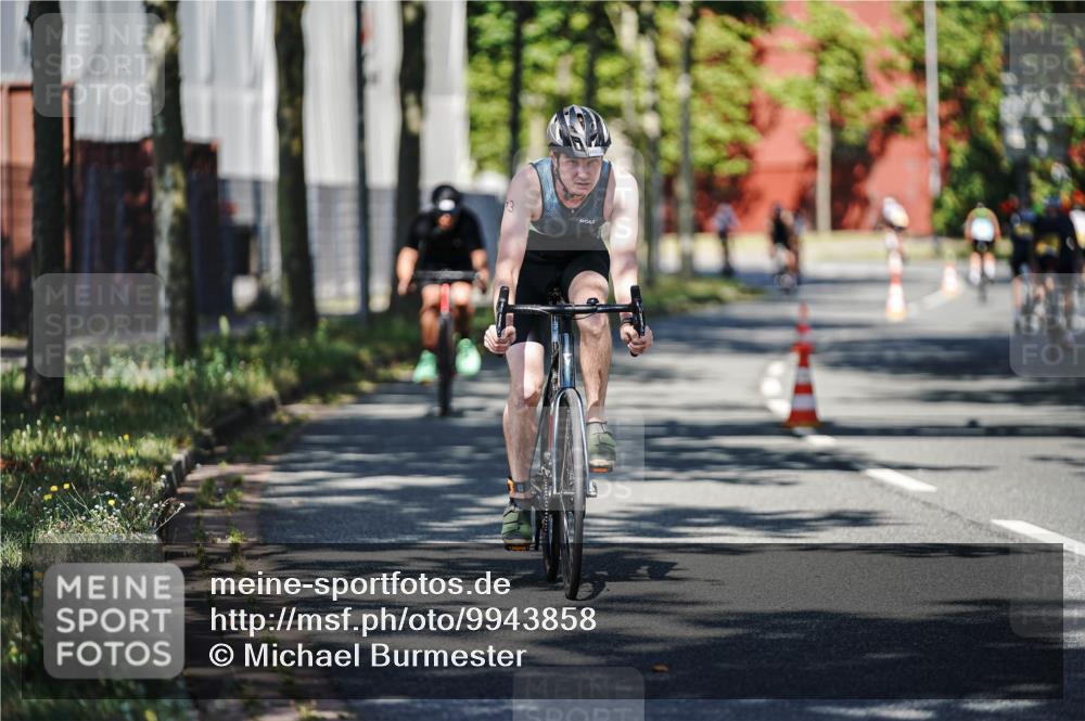 09.08.2026 - GEWOBA Citytriathlon Bremen Michael Burmester http://msf.ph/oto/9943858 09.08.2026 10:29:04 Radfahren 325, 343, 356, 392, 437, 517, 519 meine-sportfotos.de