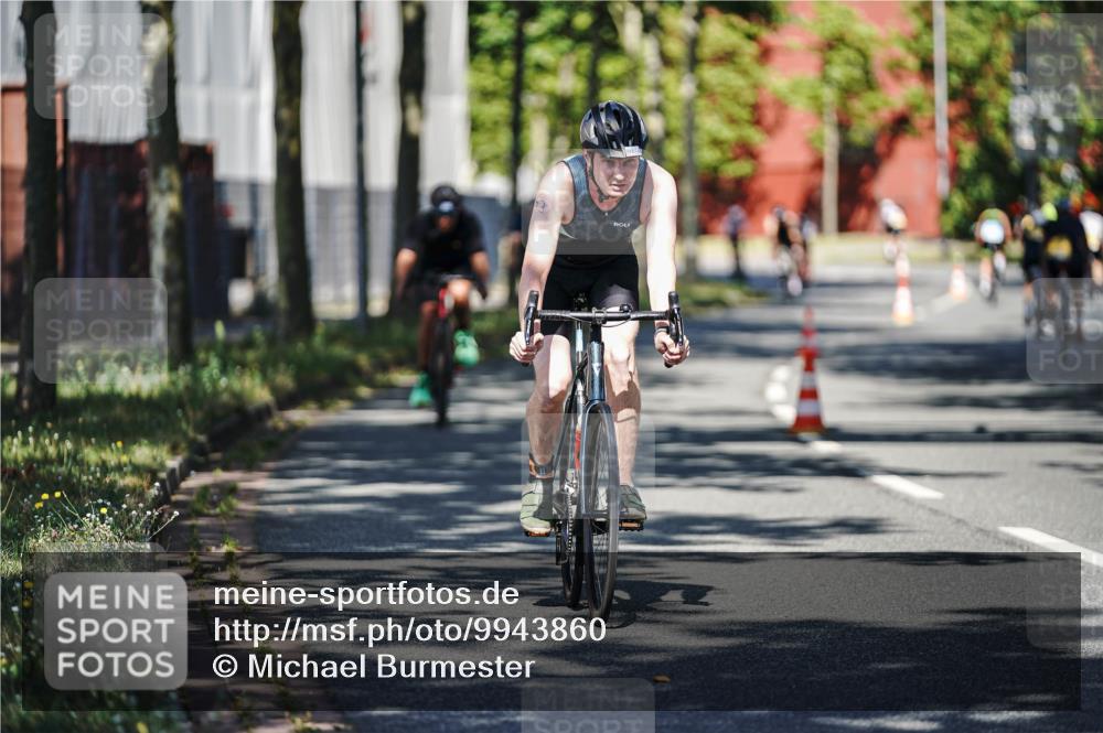 09.08.2026 - GEWOBA Citytriathlon Bremen Michael Burmester http://msf.ph/oto/9943860 09.08.2026 10:29:04 Radfahren 325, 343, 356, 392, 437, 517, 519 meine-sportfotos.de