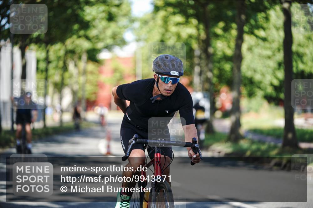 09.08.2026 - GEWOBA Citytriathlon Bremen Michael Burmester http://msf.ph/oto/9943871 09.08.2026 10:29:07 Radfahren 325, 343, 352, 392, 396, 437, 517, 519 meine-sportfotos.de