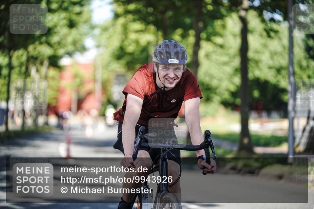 09.08.2026 - GEWOBA Citytriathlon Bremen Michael Burmester http://msf.ph/oto/9943926 09.08.2026 10:29:27 Radfahren 295, 327, 352, 355, 359, 363, 408, 478 meine-sportfotos.de