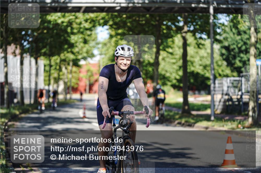 09.08.2026 - GEWOBA Citytriathlon Bremen Michael Burmester http://msf.ph/oto/9943976 09.08.2026 10:29:45 Radfahren 231, 289, 295, 298, 300, 312, 328, 364, 379, 403, 406, 479 meine-sportfotos.de