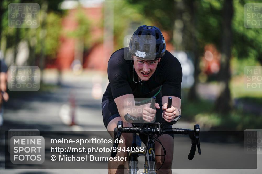 09.08.2026 - GEWOBA Citytriathlon Bremen Michael Burmester http://msf.ph/oto/9944058 09.08.2026 10:30:25 Radfahren 221, 294, 350, 382, 407, 520 meine-sportfotos.de