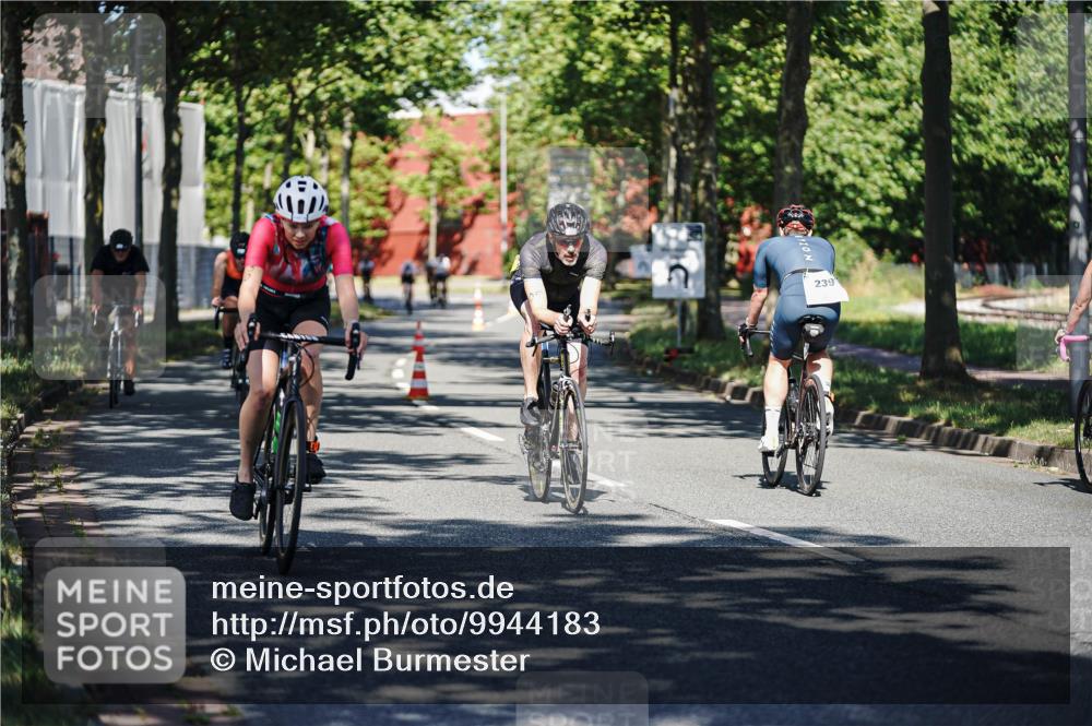 09.08.2026 - GEWOBA Citytriathlon Bremen Michael Burmester http://msf.ph/oto/9944183 09.08.2026 10:31:36 Radfahren 125, 288, 304, 365, 397, 405, 430, 454, 458, 472 meine-sportfotos.de