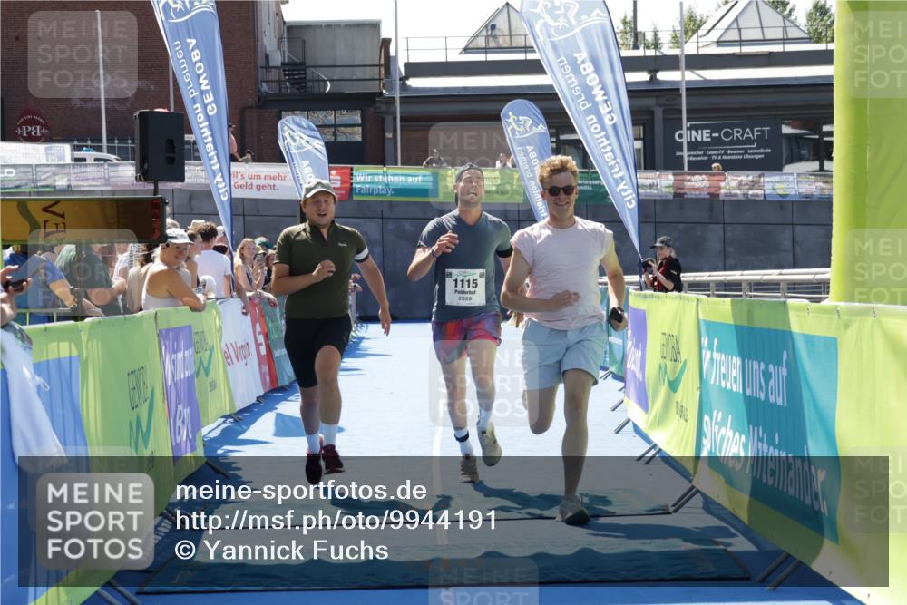 09.08.2026 - GEWOBA Citytriathlon Bremen Yannick Fuchs http://msf.ph/oto/9944191 09.08.2026 14:15:10 Ziel 1115 meine-sportfotos.de