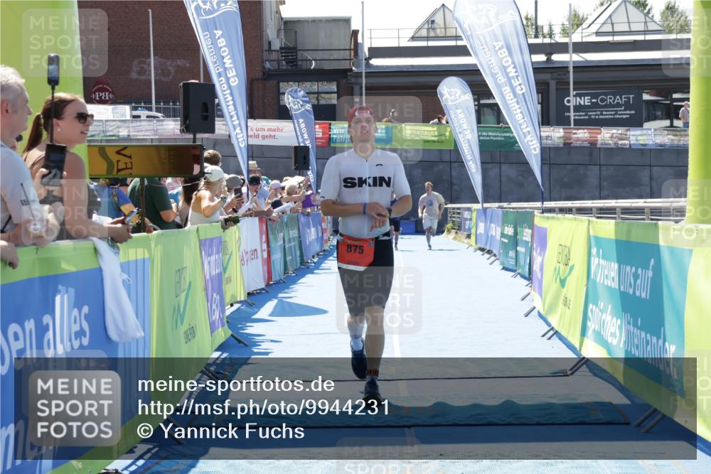 09.08.2026 - GEWOBA Citytriathlon Bremen Yannick Fuchs http://msf.ph/oto/9944231 09.08.2026 14:15:54 Ziel 875 meine-sportfotos.de