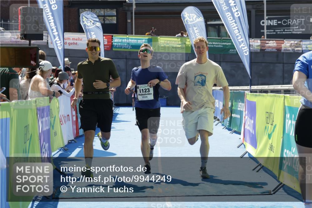 09.08.2026 - GEWOBA Citytriathlon Bremen Yannick Fuchs http://msf.ph/oto/9944249 09.08.2026 14:16:00 Ziel 1123 meine-sportfotos.de