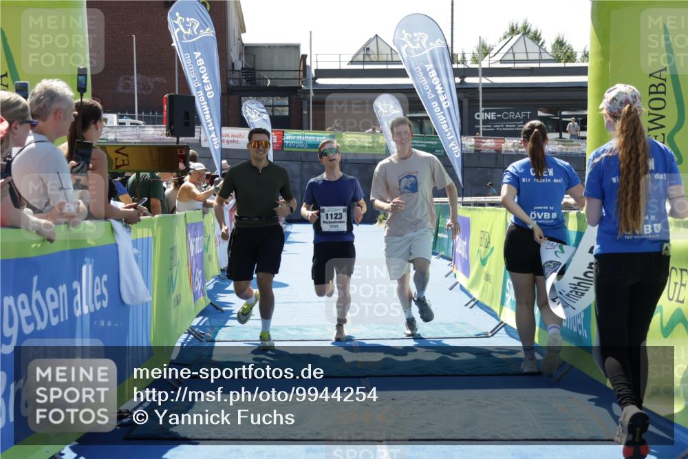 09.08.2026 - GEWOBA Citytriathlon Bremen Yannick Fuchs http://msf.ph/oto/9944254 09.08.2026 14:16:00 Ziel 1123 meine-sportfotos.de