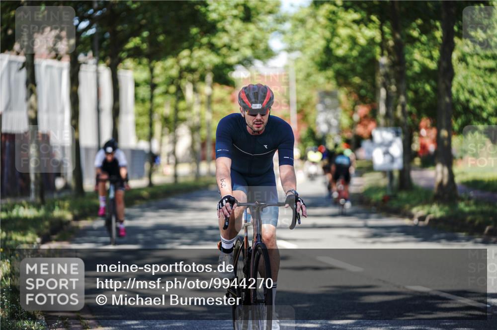 09.08.2026 - GEWOBA Citytriathlon Bremen Michael Burmester http://msf.ph/oto/9944270 09.08.2026 10:32:16 Radfahren 239, 249, 445, 456, 500 meine-sportfotos.de