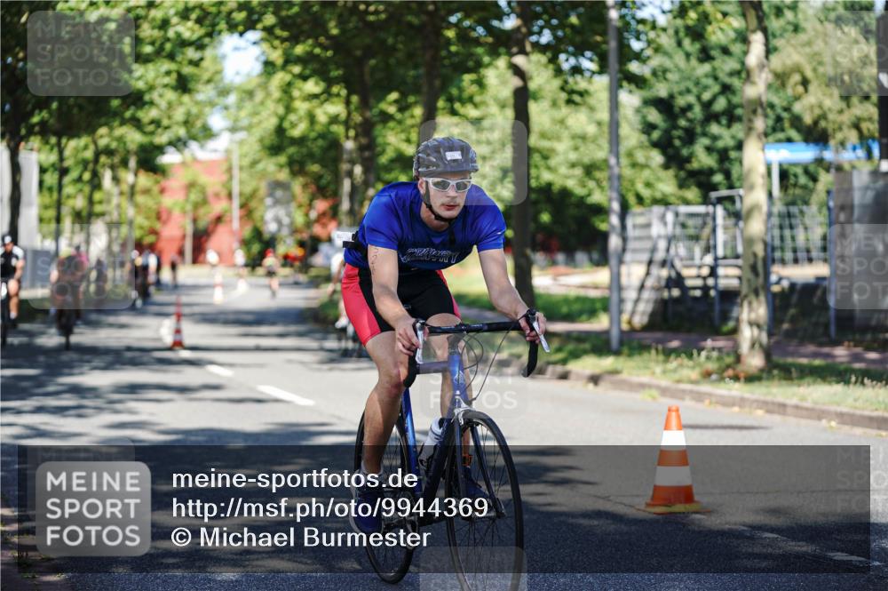 09.08.2026 - GEWOBA Citytriathlon Bremen Michael Burmester http://msf.ph/oto/9944369 09.08.2026 10:32:56 Radfahren 1, 7, 173, 303, 305, 330, 353, 370, 419, 452, 457, 486, 493, 503, 508, 526 meine-sportfotos.de