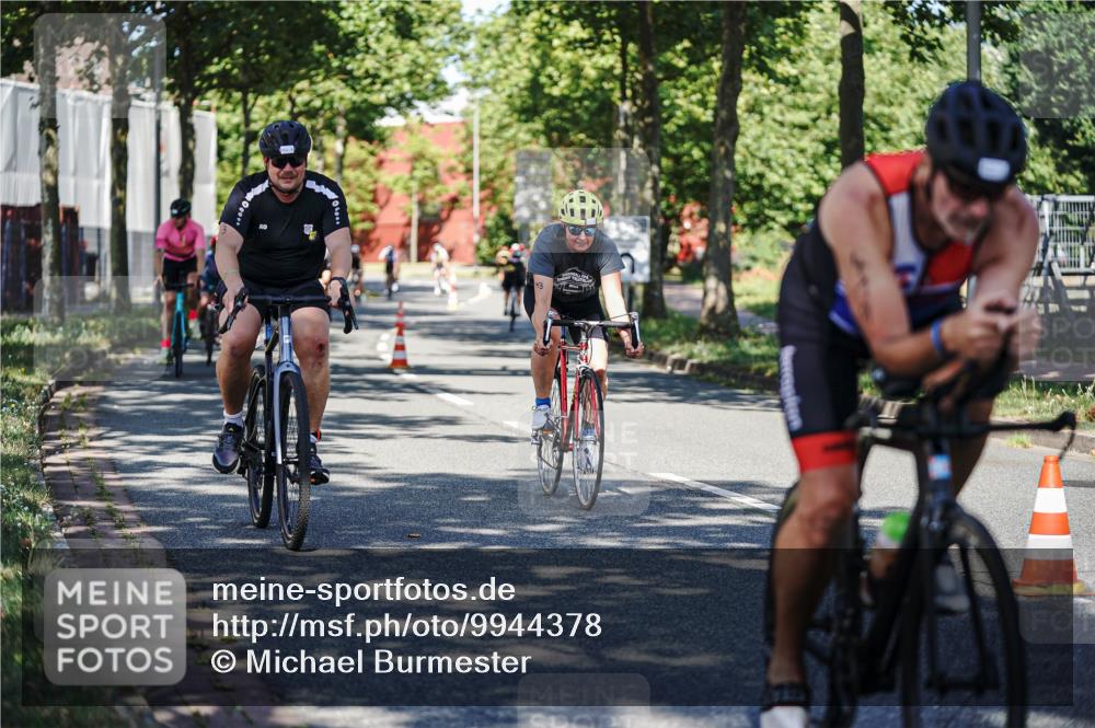 09.08.2026 - GEWOBA Citytriathlon Bremen Michael Burmester http://msf.ph/oto/9944378 09.08.2026 10:32:59 Radfahren 1, 103, 173, 305, 330, 353, 370, 413, 419, 453, 457, 486, 493, 503, 508, 526 meine-sportfotos.de