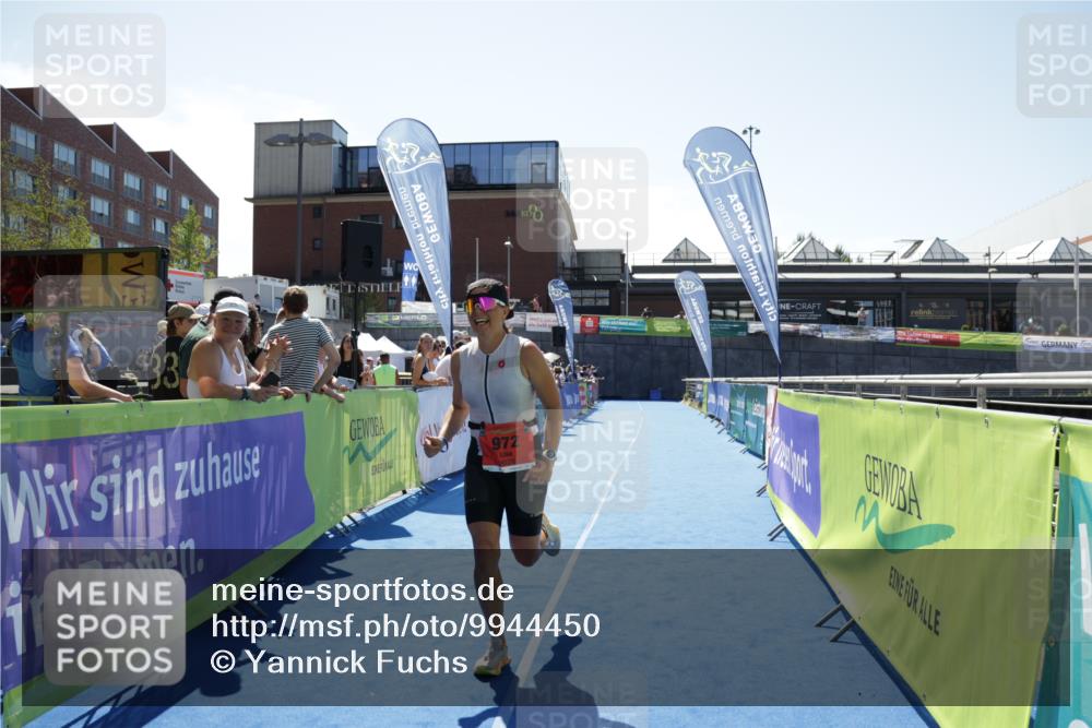 09.08.2026 - GEWOBA Citytriathlon Bremen Yannick Fuchs http://msf.ph/oto/9944450 09.08.2026 14:17:12 Ziel 972 meine-sportfotos.de