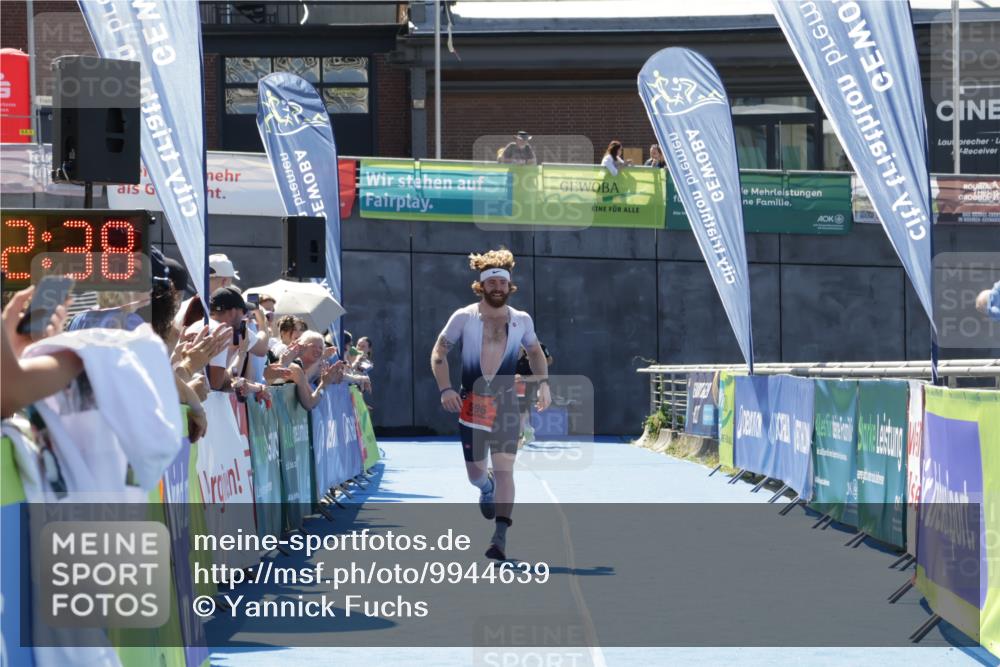 09.08.2026 - GEWOBA Citytriathlon Bremen Yannick Fuchs http://msf.ph/oto/9944639 09.08.2026 14:19:01 Ziel 596 meine-sportfotos.de