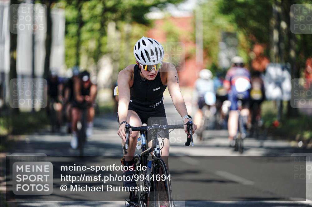 09.08.2026 - GEWOBA Citytriathlon Bremen Michael Burmester http://msf.ph/oto/9944694 09.08.2026 10:35:14 Radfahren 3, 27, 129, 143, 169, 195, 326, 436, 440, 446, 467, 473, 476, 487, 527 meine-sportfotos.de