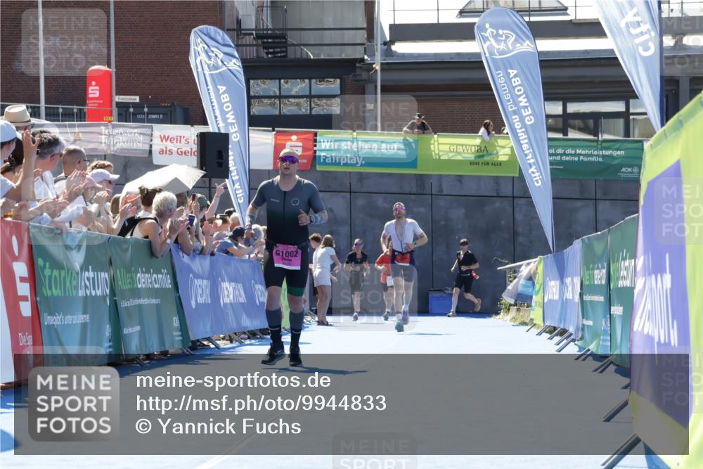 09.08.2026 - GEWOBA Citytriathlon Bremen Yannick Fuchs http://msf.ph/oto/9944833 09.08.2026 14:20:35 Ziel 1002, 1002, 1013, 1013 meine-sportfotos.de