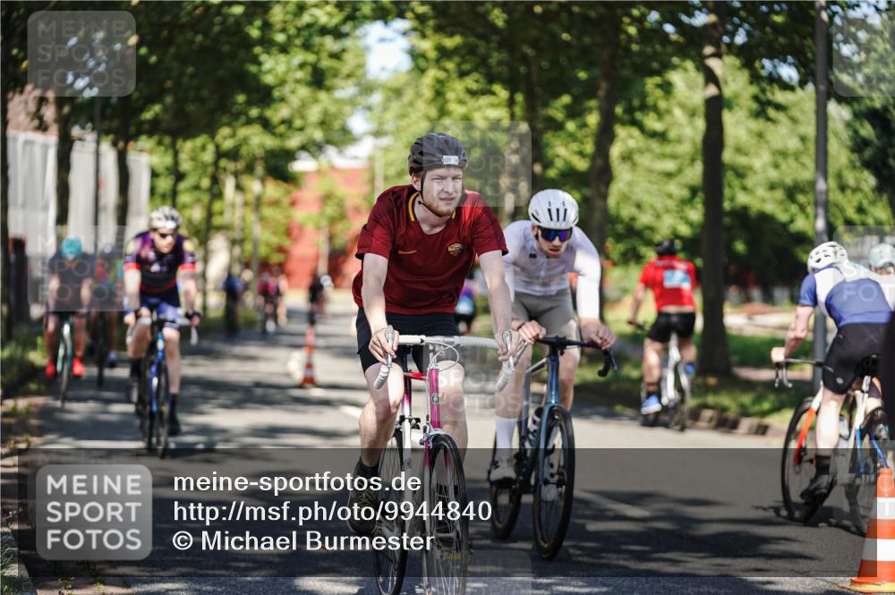 09.08.2026 - GEWOBA Citytriathlon Bremen Michael Burmester http://msf.ph/oto/9944840 09.08.2026 10:35:55 Radfahren 17, 29, 89, 107, 109, 119, 123, 151, 153, 167, 187, 201, 241, 444, 462, 466, 471, 494, 509 meine-sportfotos.de