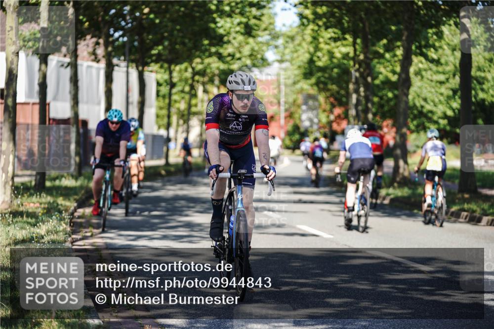 09.08.2026 - GEWOBA Citytriathlon Bremen Michael Burmester http://msf.ph/oto/9944843 09.08.2026 10:35:56 Radfahren 17, 29, 89, 107, 109, 119, 123, 151, 153, 167, 187, 201, 241, 444, 462, 466, 471, 494, 509 meine-sportfotos.de