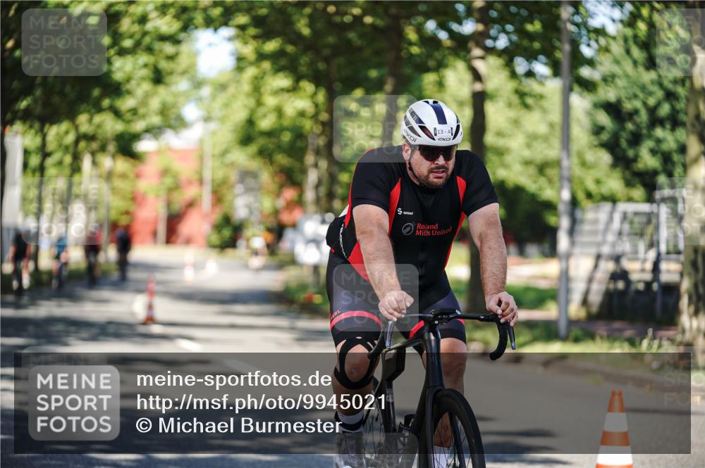 09.08.2026 - GEWOBA Citytriathlon Bremen Michael Burmester http://msf.ph/oto/9945021 09.08.2026 10:36:57 Radfahren 13, 31, 33, 55, 85, 93, 111, 155, 157, 205, 235, 247, 491 meine-sportfotos.de