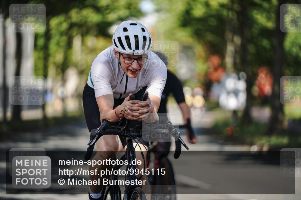 09.08.2026 - GEWOBA Citytriathlon Bremen Michael Burmester http://msf.ph/oto/9945115 09.08.2026 10:37:52 Radfahren 45, 229, 237, 387 meine-sportfotos.de