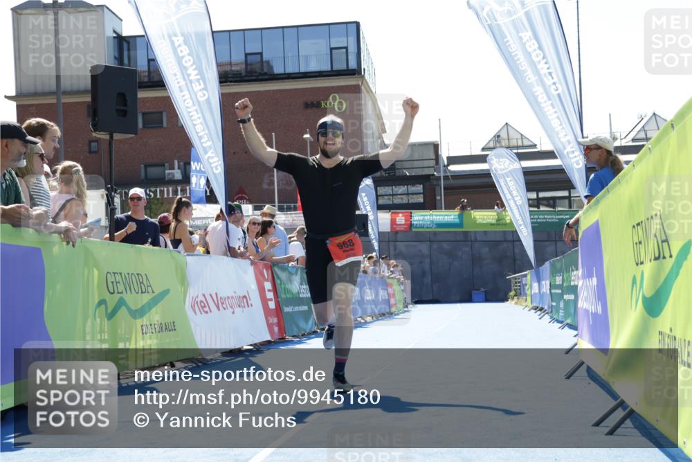 09.08.2026 - GEWOBA Citytriathlon Bremen Yannick Fuchs http://msf.ph/oto/9945180 09.08.2026 14:22:10 Ziel 568 meine-sportfotos.de