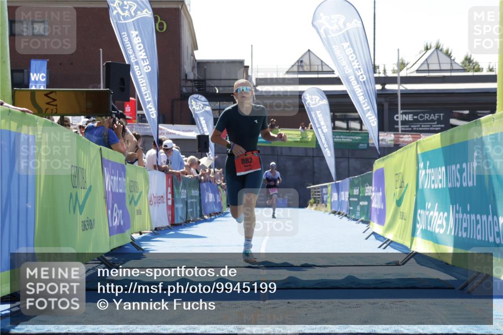 09.08.2026 - GEWOBA Citytriathlon Bremen Yannick Fuchs http://msf.ph/oto/9945199 09.08.2026 14:22:31 Ziel 882 meine-sportfotos.de