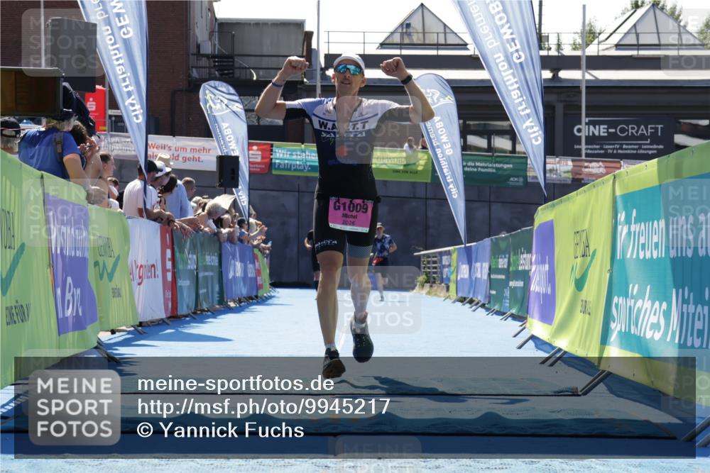 09.08.2026 - GEWOBA Citytriathlon Bremen Yannick Fuchs http://msf.ph/oto/9945217 09.08.2026 14:22:37 Ziel  meine-sportfotos.de