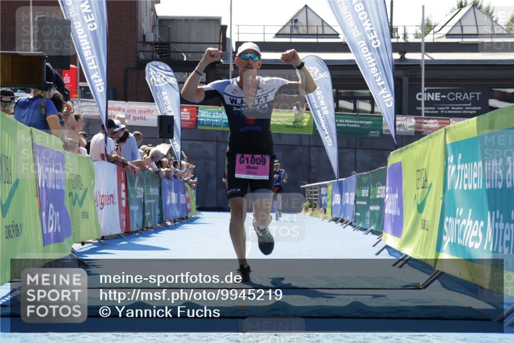 09.08.2026 - GEWOBA Citytriathlon Bremen Yannick Fuchs http://msf.ph/oto/9945219 09.08.2026 14:22:37 Ziel  meine-sportfotos.de