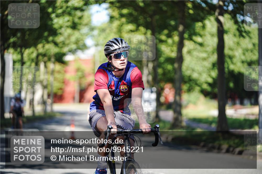09.08.2026 - GEWOBA Citytriathlon Bremen Michael Burmester http://msf.ph/oto/9945221 09.08.2026 10:38:56 Radfahren 73, 351, 512, 525 meine-sportfotos.de