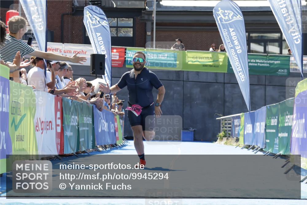 09.08.2026 - GEWOBA Citytriathlon Bremen Yannick Fuchs http://msf.ph/oto/9945294 09.08.2026 14:23:04 Ziel 1003, 1003 meine-sportfotos.de