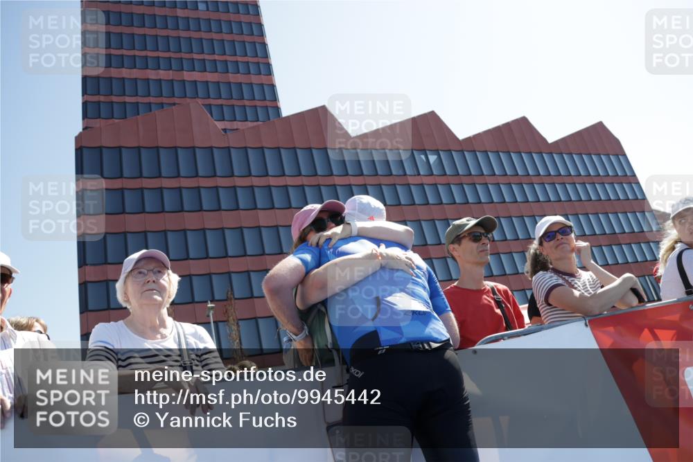 09.08.2026 - GEWOBA Citytriathlon Bremen Yannick Fuchs http://msf.ph/oto/9945442 09.08.2026 14:24:24 Ziel 590, 814, 1015, 1015 meine-sportfotos.de