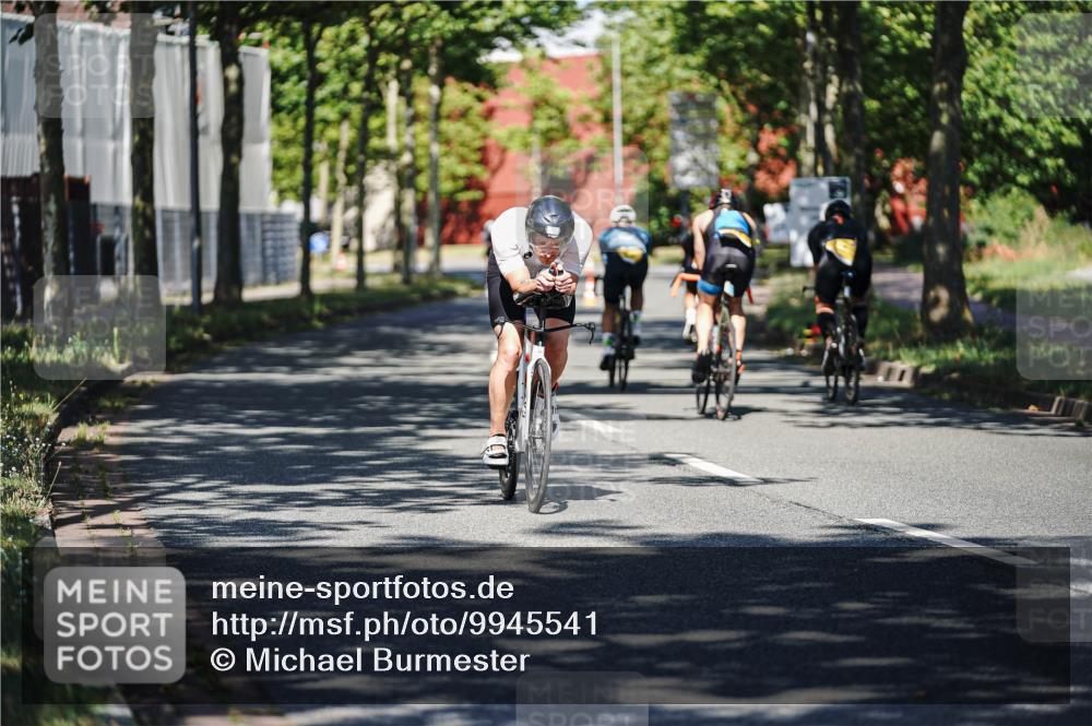 09.08.2026 - GEWOBA Citytriathlon Bremen Michael Burmester http://msf.ph/oto/9945541 09.08.2026 10:42:43 Radfahren 199, 297, 529 meine-sportfotos.de