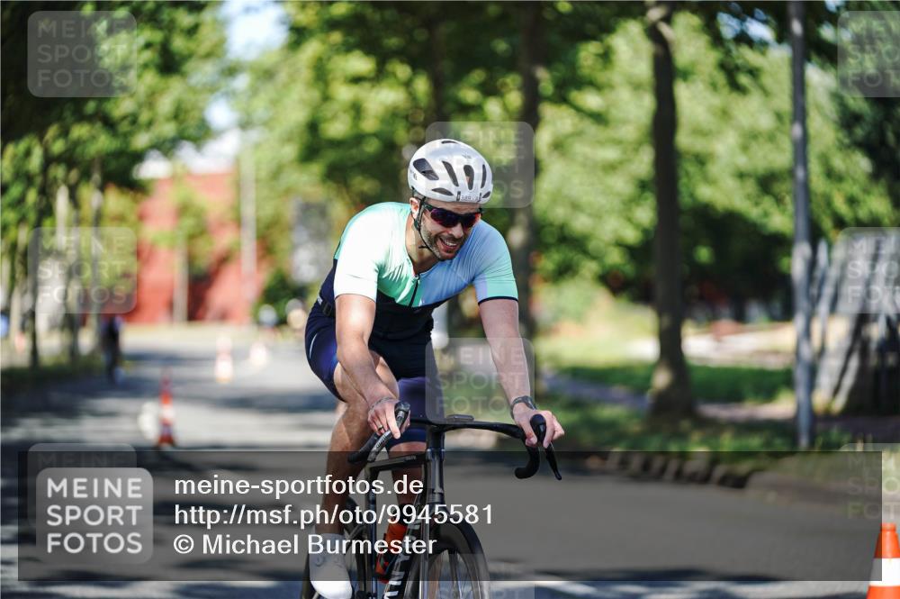 09.08.2026 - GEWOBA Citytriathlon Bremen Michael Burmester http://msf.ph/oto/9945581 09.08.2026 10:43:06 Radfahren 321, 323, 389, 393, 427 meine-sportfotos.de