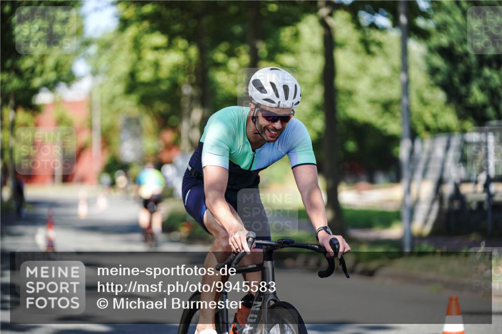09.08.2026 - GEWOBA Citytriathlon Bremen Michael Burmester http://msf.ph/oto/9945583 09.08.2026 10:43:06 Radfahren 321, 323, 389, 393, 427 meine-sportfotos.de