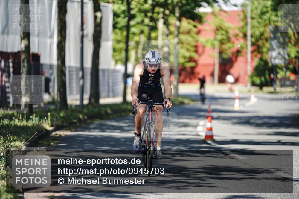 09.08.2026 - GEWOBA Citytriathlon Bremen Michael Burmester http://msf.ph/oto/9945703 09.08.2026 10:44:38 Radfahren 345, 523 meine-sportfotos.de
