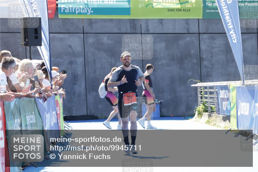 09.08.2026 - GEWOBA Citytriathlon Bremen Yannick Fuchs http://msf.ph/oto/9945711 09.08.2026 14:27:56 Ziel 726 meine-sportfotos.de