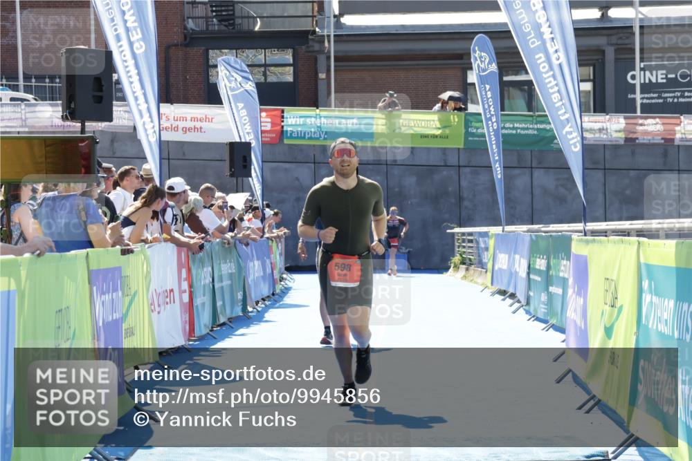 09.08.2026 - GEWOBA Citytriathlon Bremen Yannick Fuchs http://msf.ph/oto/9945856 09.08.2026 14:29:44 Ziel 598, 1010, 1010 meine-sportfotos.de