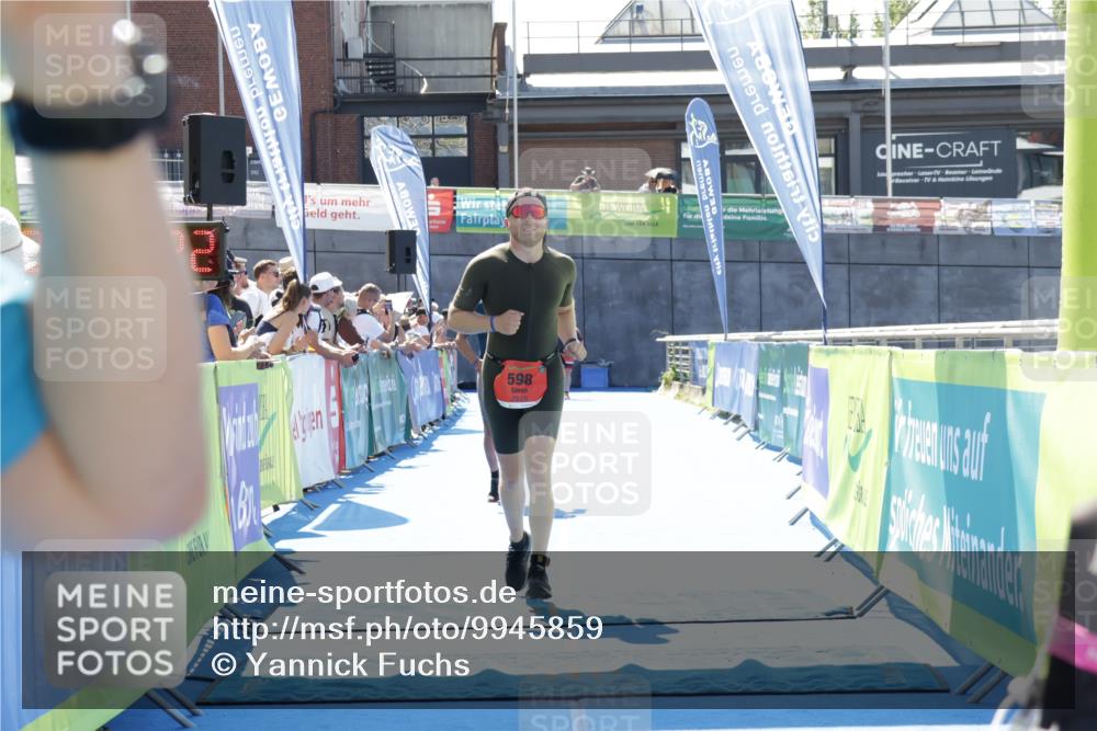 09.08.2026 - GEWOBA Citytriathlon Bremen Yannick Fuchs http://msf.ph/oto/9945859 09.08.2026 14:29:45 Ziel 598, 1010, 1010 meine-sportfotos.de