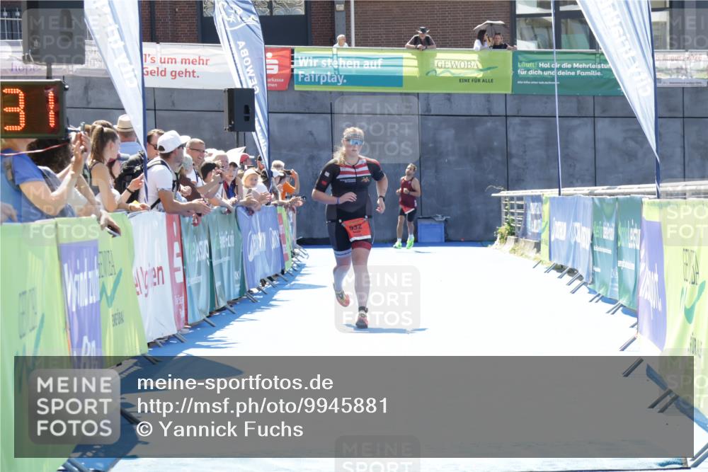 09.08.2026 - GEWOBA Citytriathlon Bremen Yannick Fuchs http://msf.ph/oto/9945881 09.08.2026 14:29:54 Ziel 932 meine-sportfotos.de