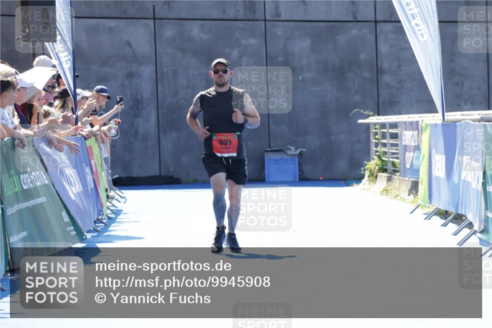 09.08.2026 - GEWOBA Citytriathlon Bremen Yannick Fuchs http://msf.ph/oto/9945908 09.08.2026 14:30:28 Ziel 693 meine-sportfotos.de