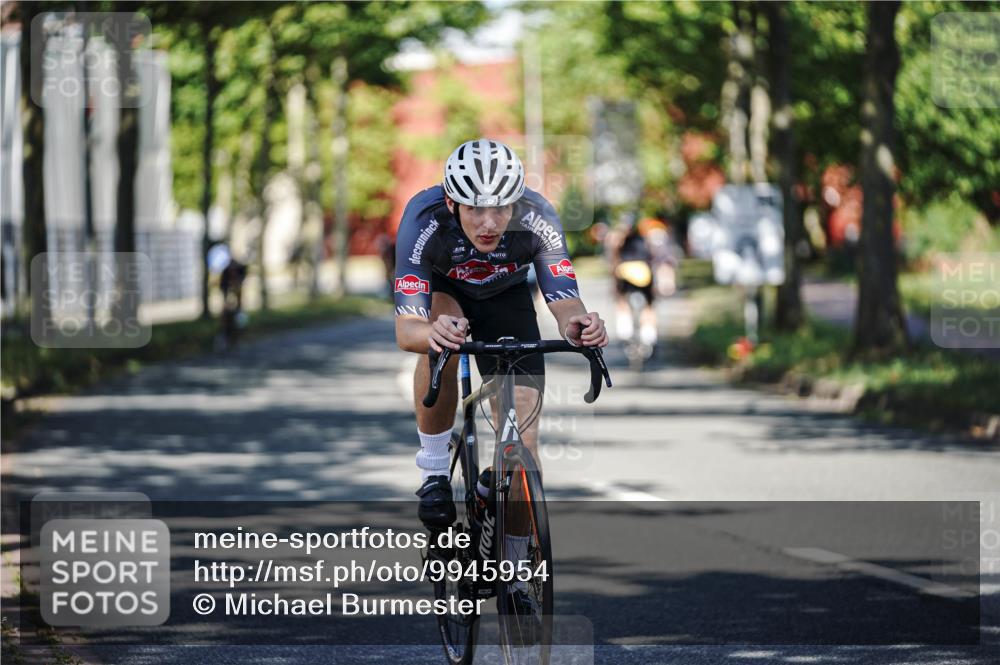 09.08.2026 - GEWOBA Citytriathlon Bremen Michael Burmester http://msf.ph/oto/9945954 09.08.2026 10:47:43 Radfahren 295, 298, 363, 437, 479, 516 meine-sportfotos.de