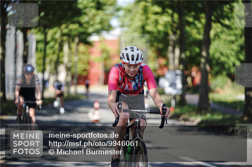 09.08.2026 - GEWOBA Citytriathlon Bremen Michael Burmester http://msf.ph/oto/9946061 09.08.2026 10:49:19 Radfahren 294, 320, 413, 430, 454, 497 meine-sportfotos.de