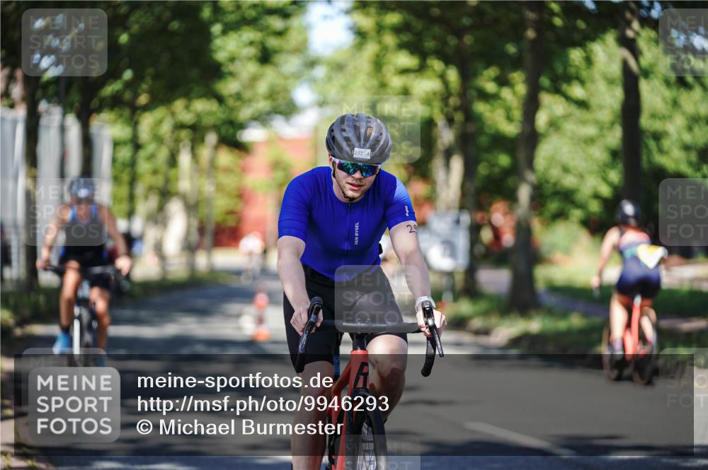 09.08.2026 - GEWOBA Citytriathlon Bremen Michael Burmester http://msf.ph/oto/9946293 09.08.2026 10:53:50 Radfahren 153, 193, 292, 433, 492, 501 meine-sportfotos.de