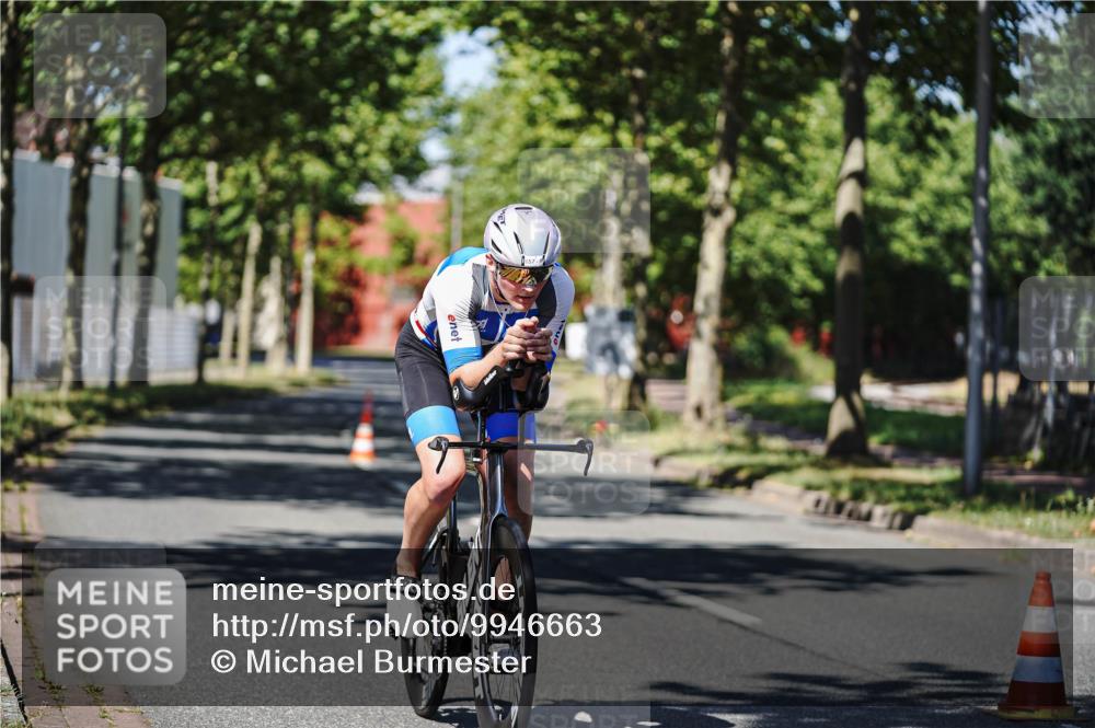 09.08.2026 - GEWOBA Citytriathlon Bremen Michael Burmester http://msf.ph/oto/9946663 09.08.2026 12:03:19 Radfahren 657 meine-sportfotos.de