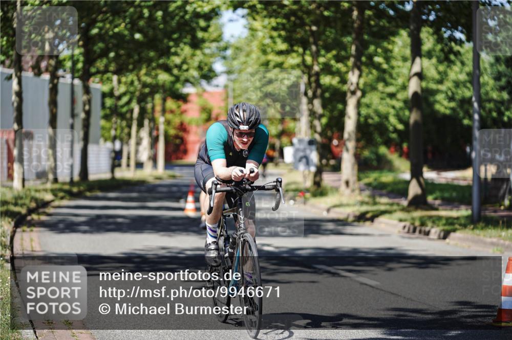 09.08.2026 - GEWOBA Citytriathlon Bremen Michael Burmester http://msf.ph/oto/9946671 09.08.2026 12:04:11 Radfahren 595, 678 meine-sportfotos.de