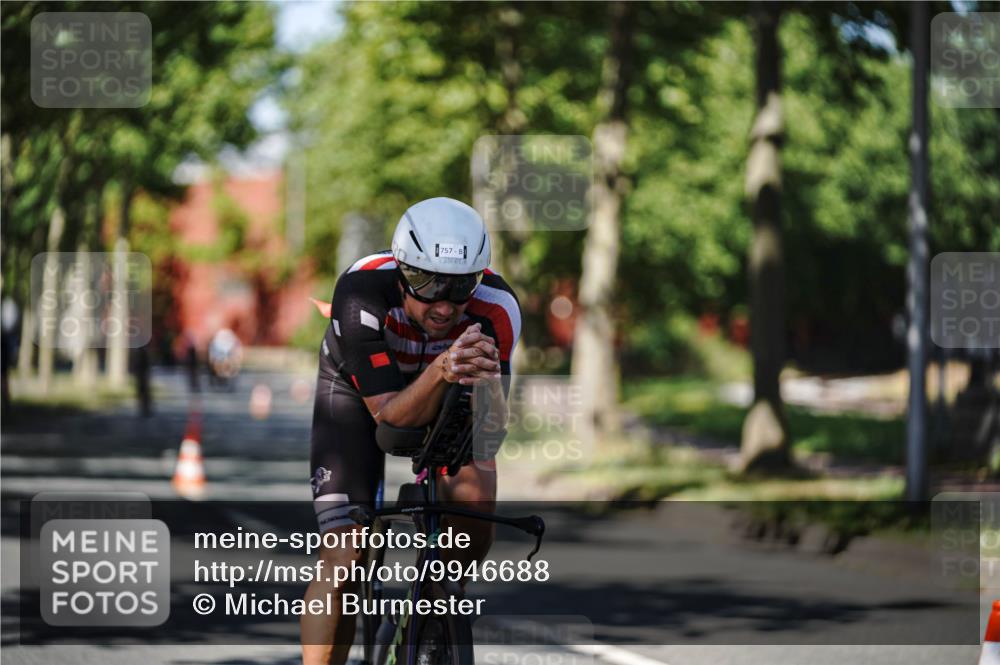 09.08.2026 - GEWOBA Citytriathlon Bremen Michael Burmester http://msf.ph/oto/9946688 09.08.2026 12:05:27 Radfahren 560, 757, 1110 meine-sportfotos.de