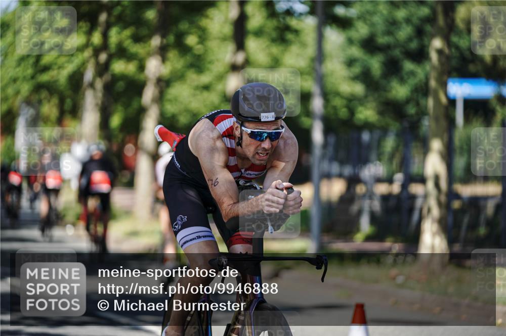 09.08.2026 - GEWOBA Citytriathlon Bremen Michael Burmester http://msf.ph/oto/9946888 09.08.2026 12:10:22 Radfahren 688, 776 meine-sportfotos.de