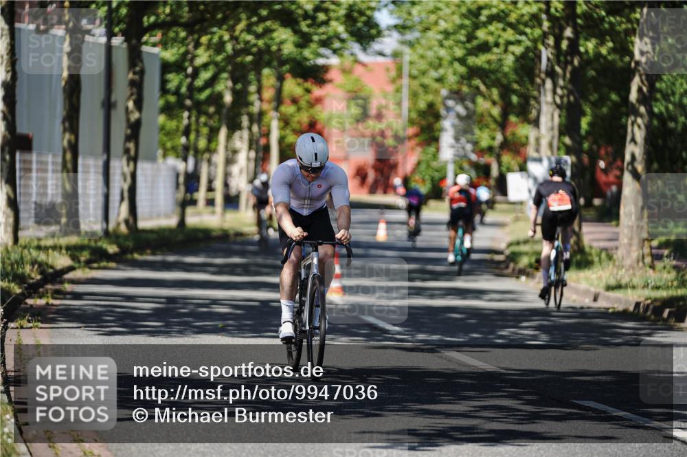 09.08.2026 - GEWOBA Citytriathlon Bremen Michael Burmester http://msf.ph/oto/9947036 09.08.2026 12:12:50 Radfahren 556, 593, 605, 606, 683, 686, 723, 764, 843, 878, 951 meine-sportfotos.de