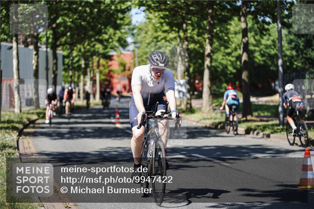 09.08.2026 - GEWOBA Citytriathlon Bremen Michael Burmester http://msf.ph/oto/9947422 09.08.2026 12:20:20 Radfahren 693, 745, 757, 762, 763, 790, 792, 816, 823, 844, 897, 935, 1017, 1020, 1113, 1155 meine-sportfotos.de
